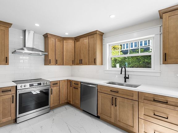 5th image of 256 Weetamoe St