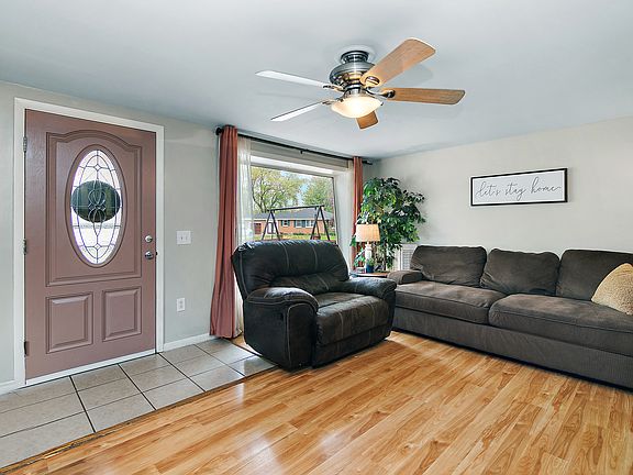 4th image of 1136 Riverlane Dr