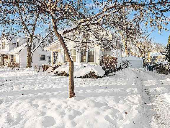 3rd image of 1209 Cambridge Dr