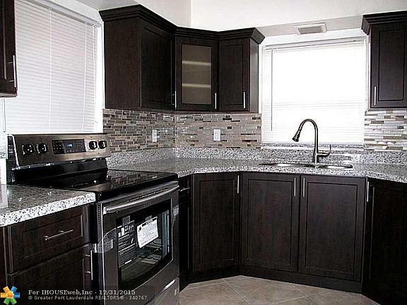 5th image of 745 E Dayton Cir