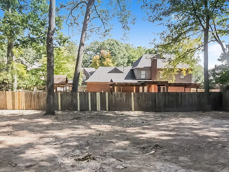 2224 Burlingate Dr — Photo 17