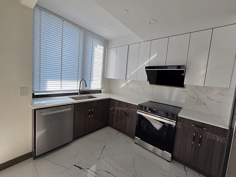 36-21 Prince St #7A — Photo 5