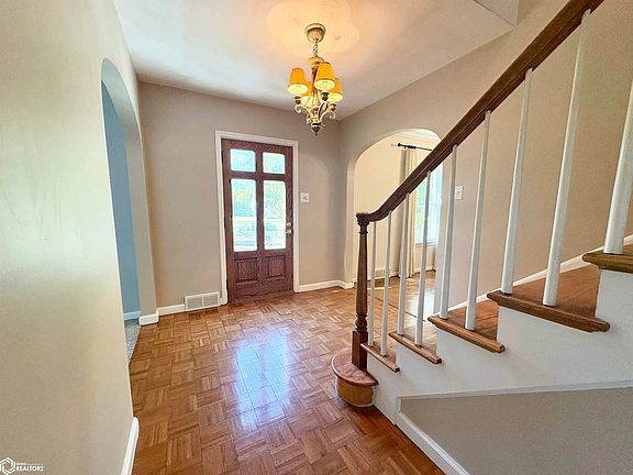 2nd image of 810 White St