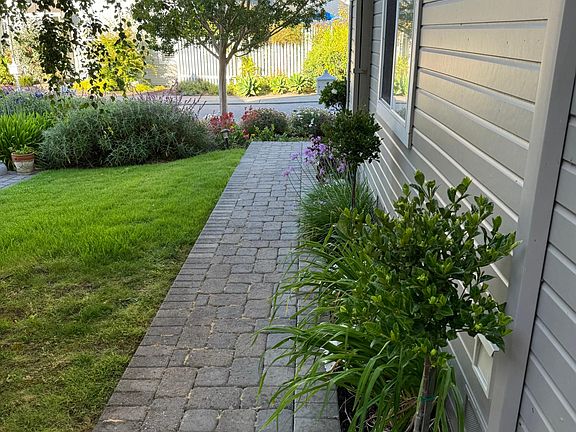 walkway to front door from exterior garage
