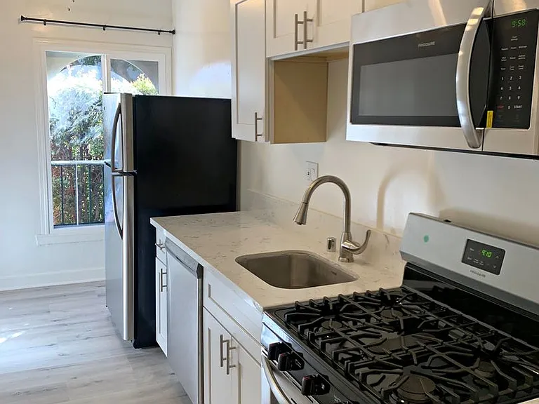 1623 N Mariposa — Photo 50