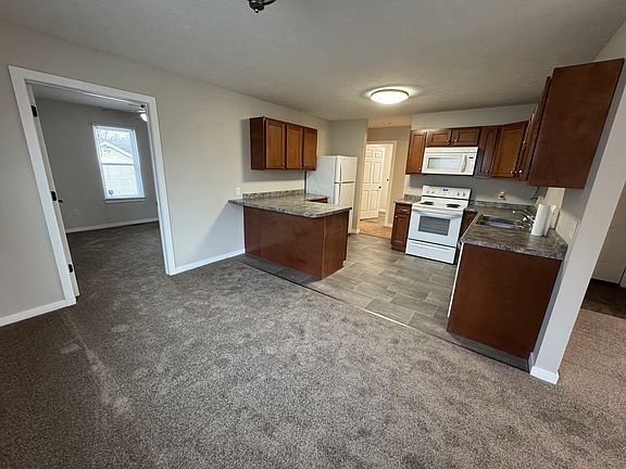 3rd image of 442 442/444 Bank Ln SE #446