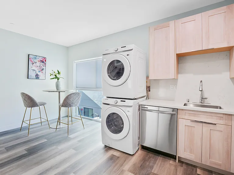 1280 W 37th Pl #B2B3 — Photo 3