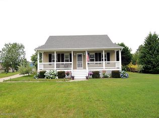 1562 Washington Acres Rd, Hampstead, NC 28443