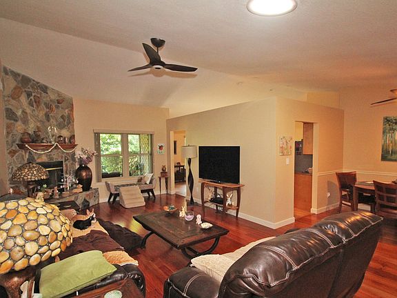 5th image of 2819 Clear Lake Pl
