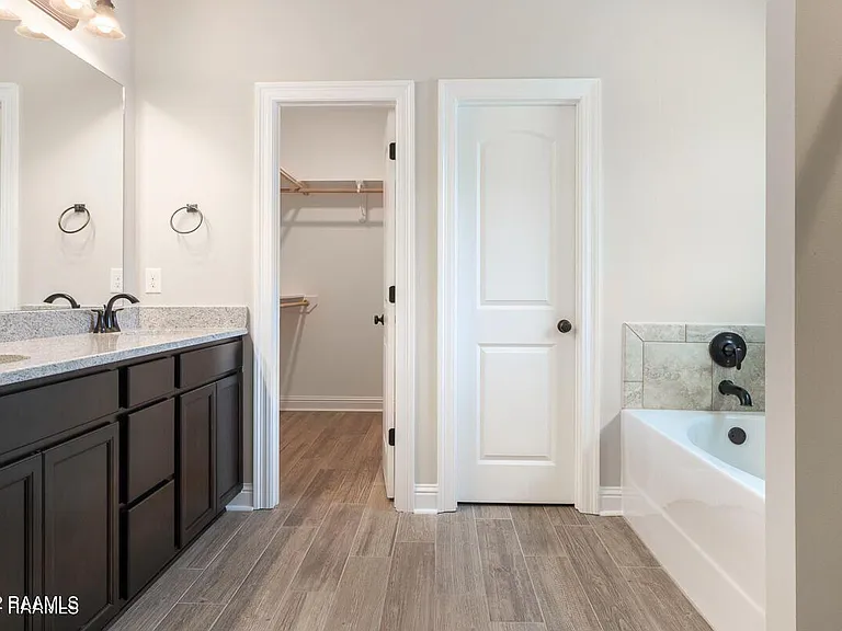 211 Sparrowhawk St — Photo 13