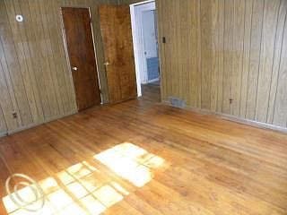 4th image of 13338 Hart Ave