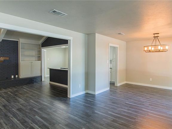 5th image of 6012 Wormar Ave