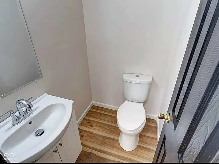 1135 Fairfield Ave — Photo 6