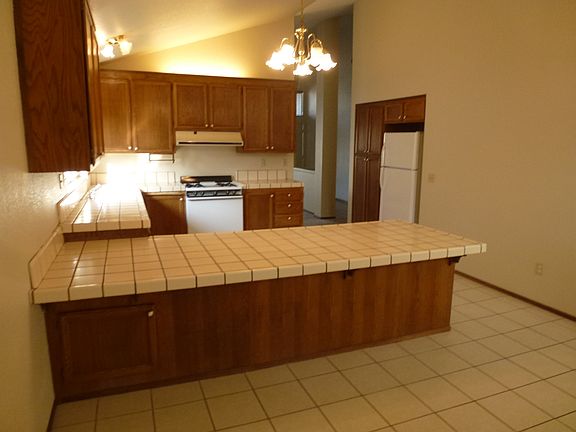 5th image of 1020 Peppertree Dr