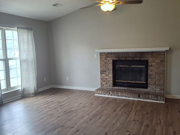 3rd image of 136 Wintergreen Dr