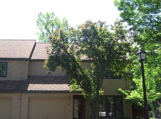 46 Stonegate Dr, Roseland, NJ 07068