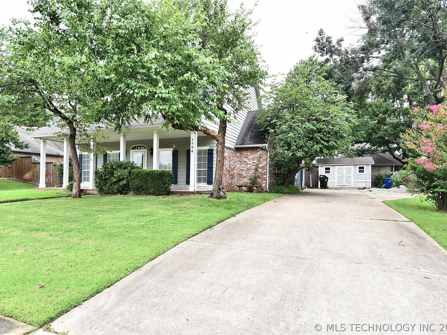 4 bed, 3.0 bath, 2541 sqft, $2,650 — Photo 2