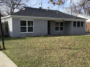 909 Yale St, River Oaks, TX 76114