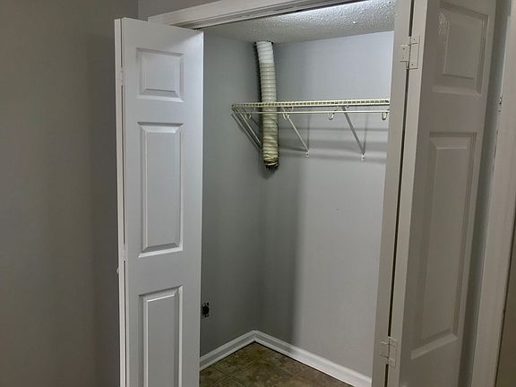 5th image of 540 Hietts Ln