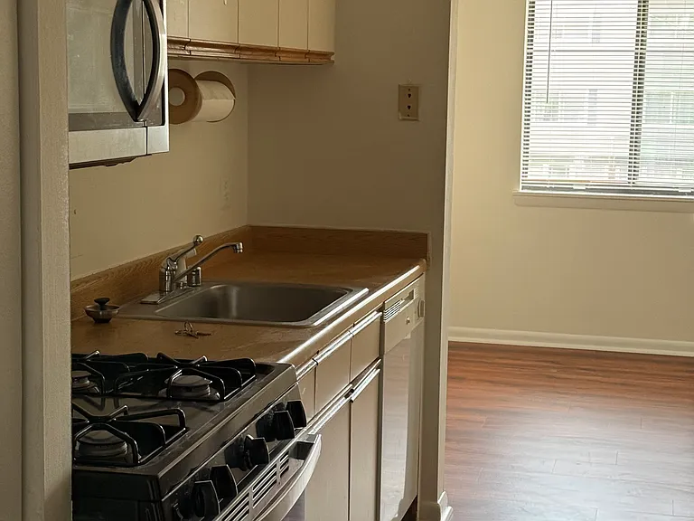 2842 Dover Ln #304 — Photo 4