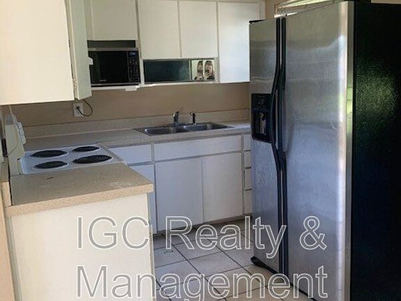 3rd image of 1014 Barclay Dr
