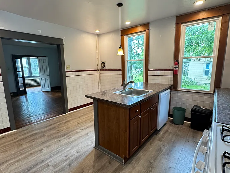 215 E High St — Photo 6