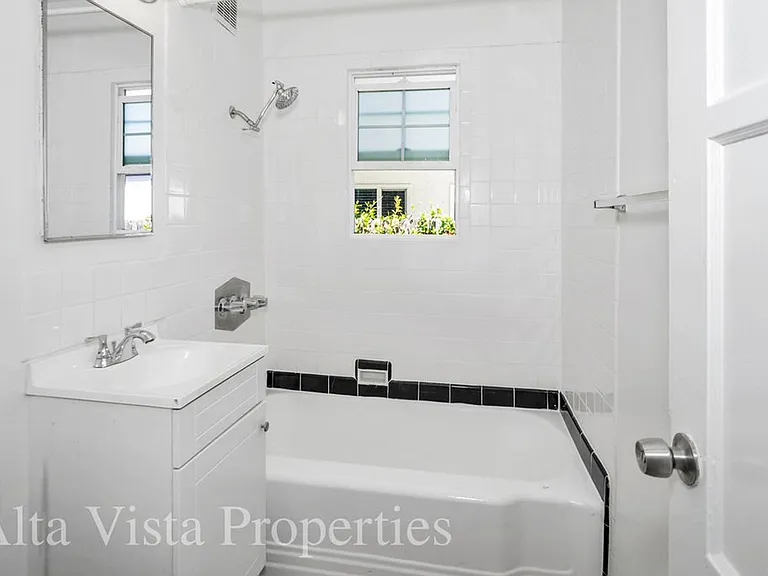 855 Emerald St — Photo 10