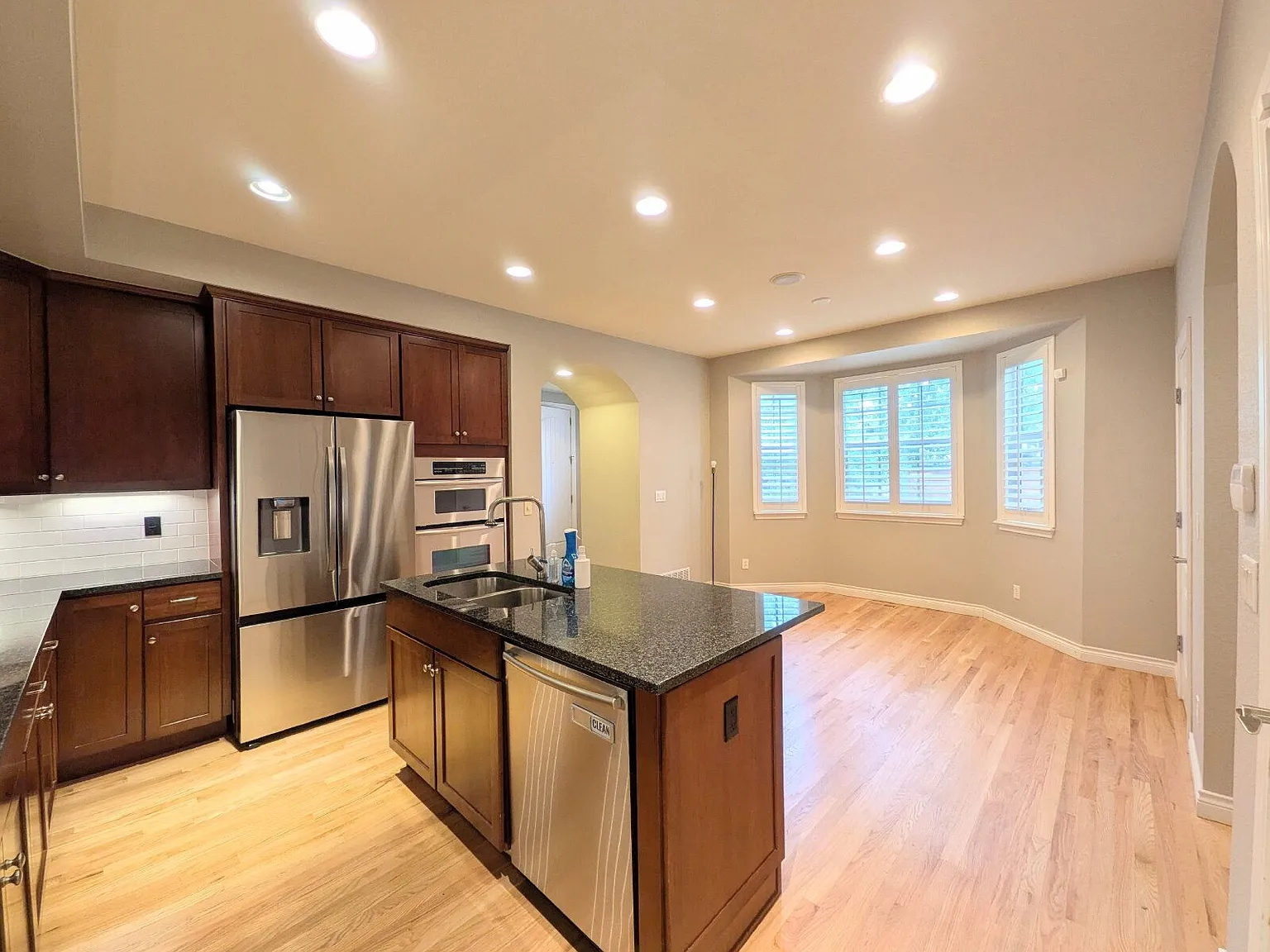 3 bed, 3.0 bath, 1669 sqft, $3,300 — Photo 4