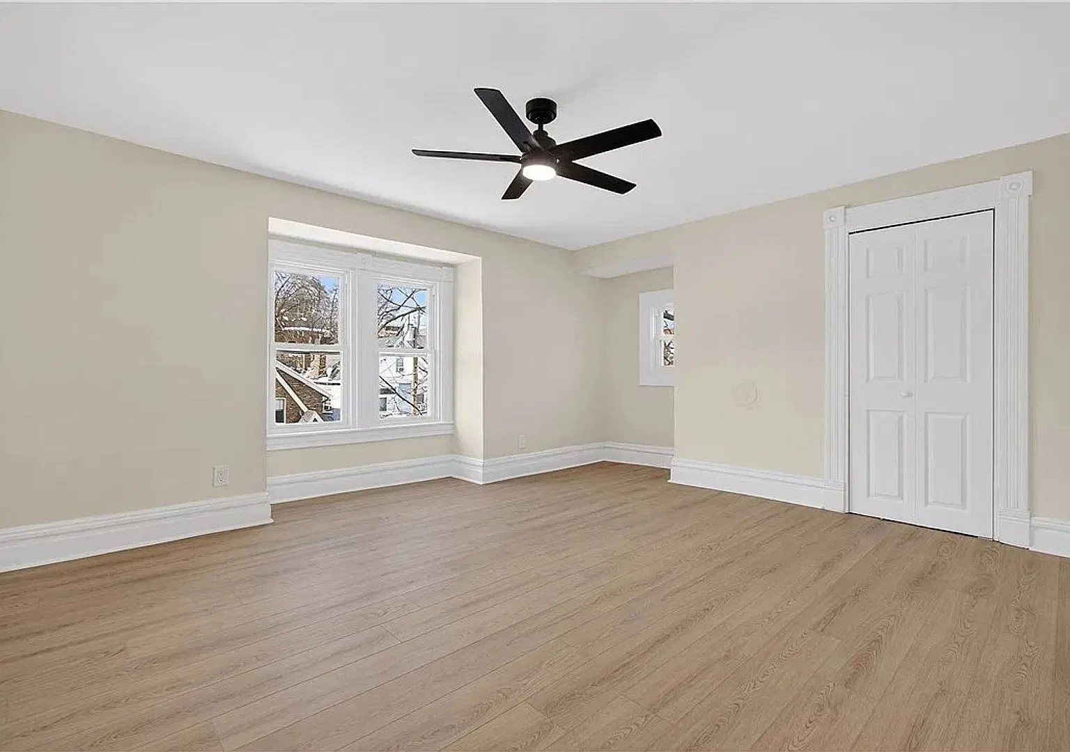 5 bed 3.5 bath - heart of Regent Square. Stunning, must see. — Photo 3