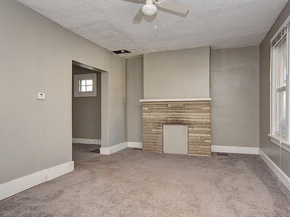 5th image of 829 Reinhard Ave