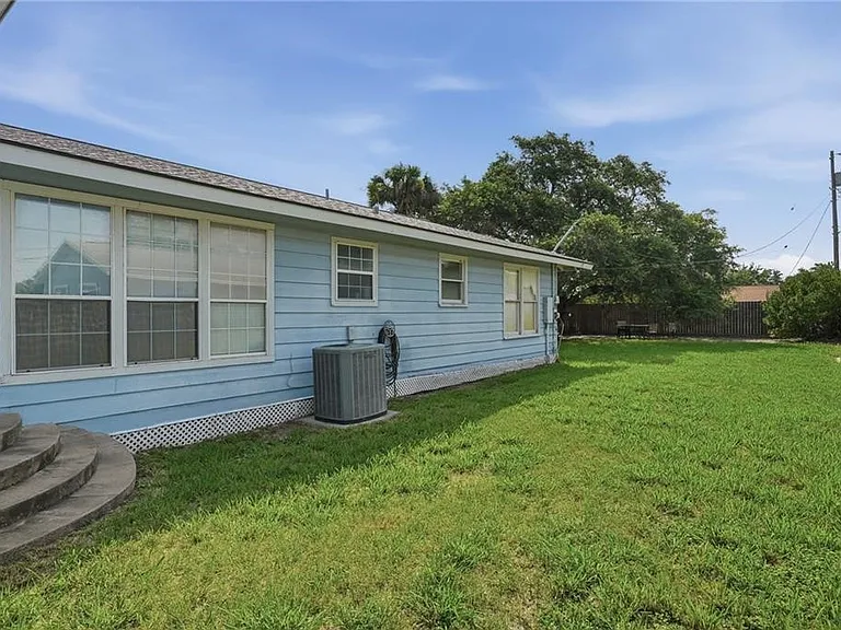 651 W Wilson Ave — Photo 30