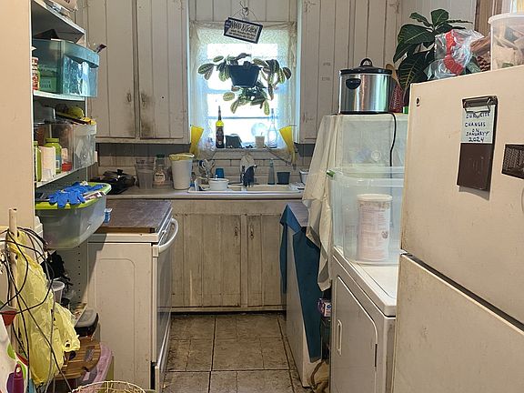 3rd image of 22 Proctor Dr