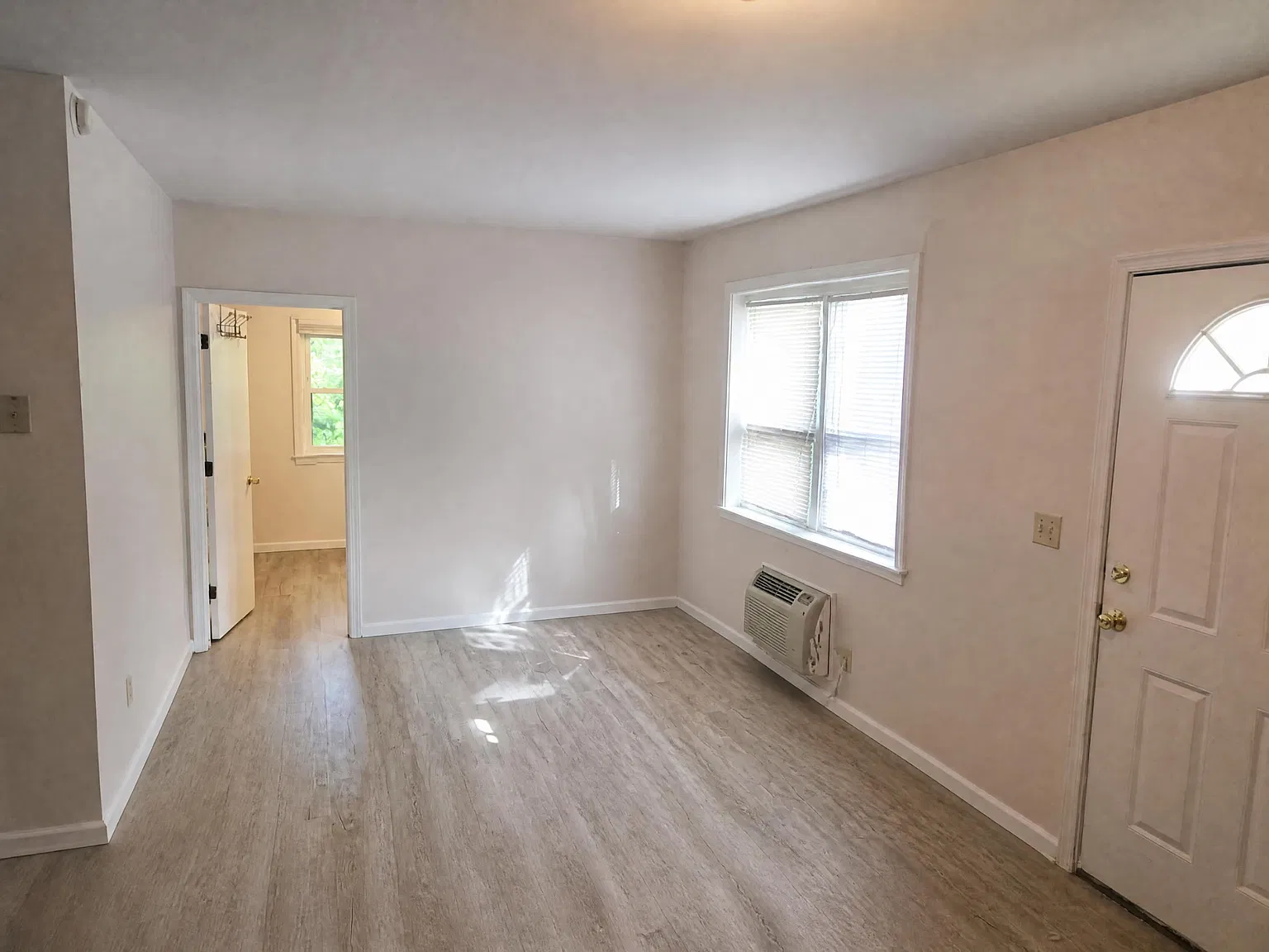 1 bed, 500 sqft, $1,400 — Photo 2