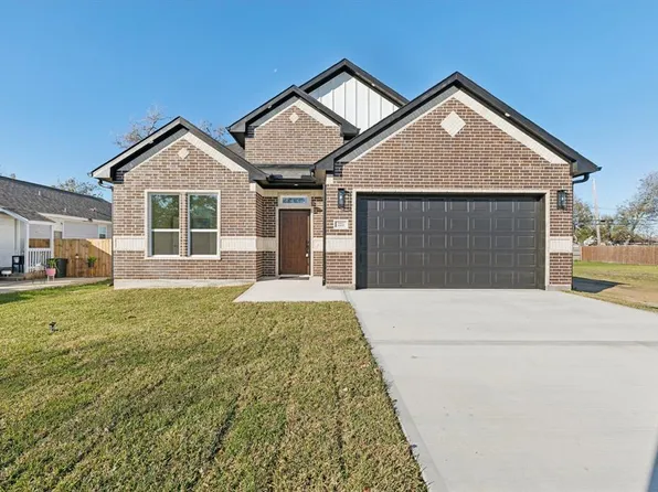 221 Dr Martin Luther King Jr Dr, La Porte, TX 77571