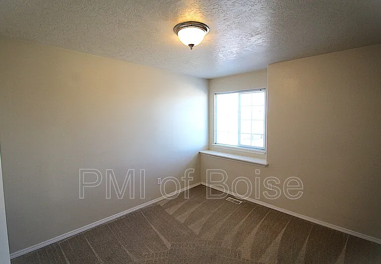1770 N Veridian Ave — Photo 15