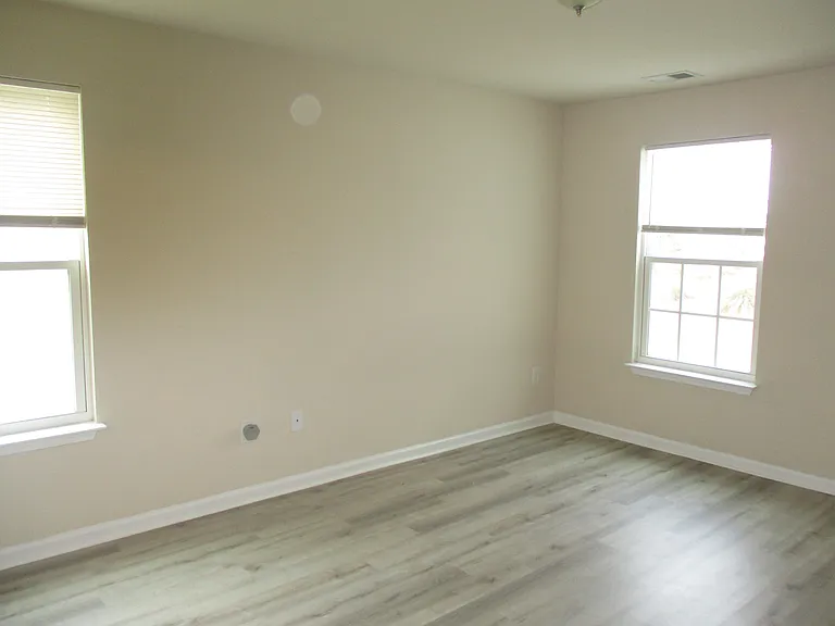 812 Hayes Point Cir — Photo 12