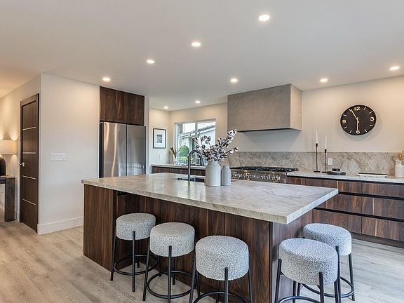 3rd image of 1005 Alpine Court