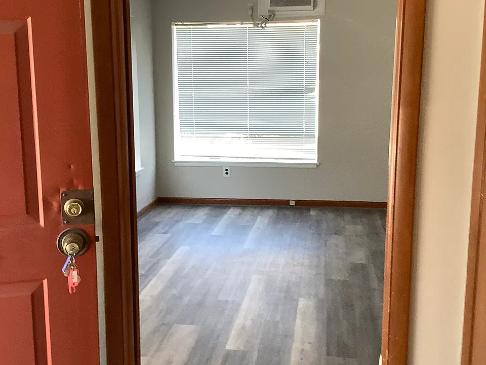 1 office room