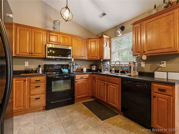 5th image of 5504 Stratford Court
