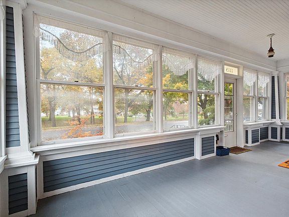 5th image of 1115 Vista Ave