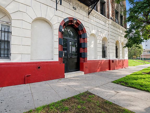 2nd image of 452 S Kenmore Ave #111