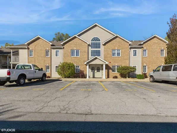 2525 Longwood Dr APT 101, Highland, IN 46322