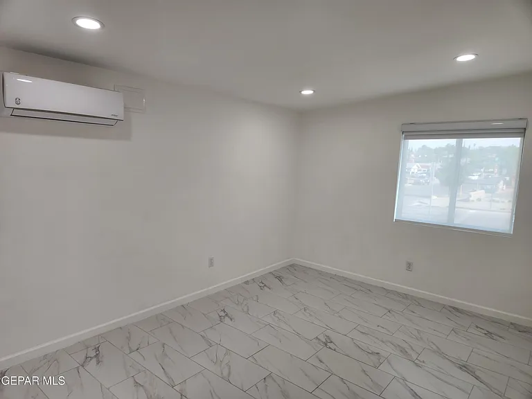 6728 Amposta Dr — Photo 15