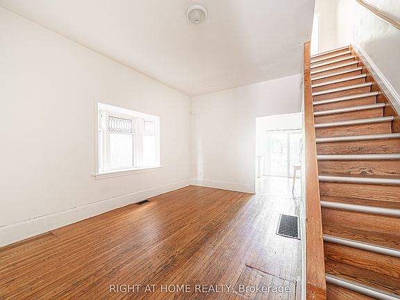 3rd image of 1059 Bathurst St