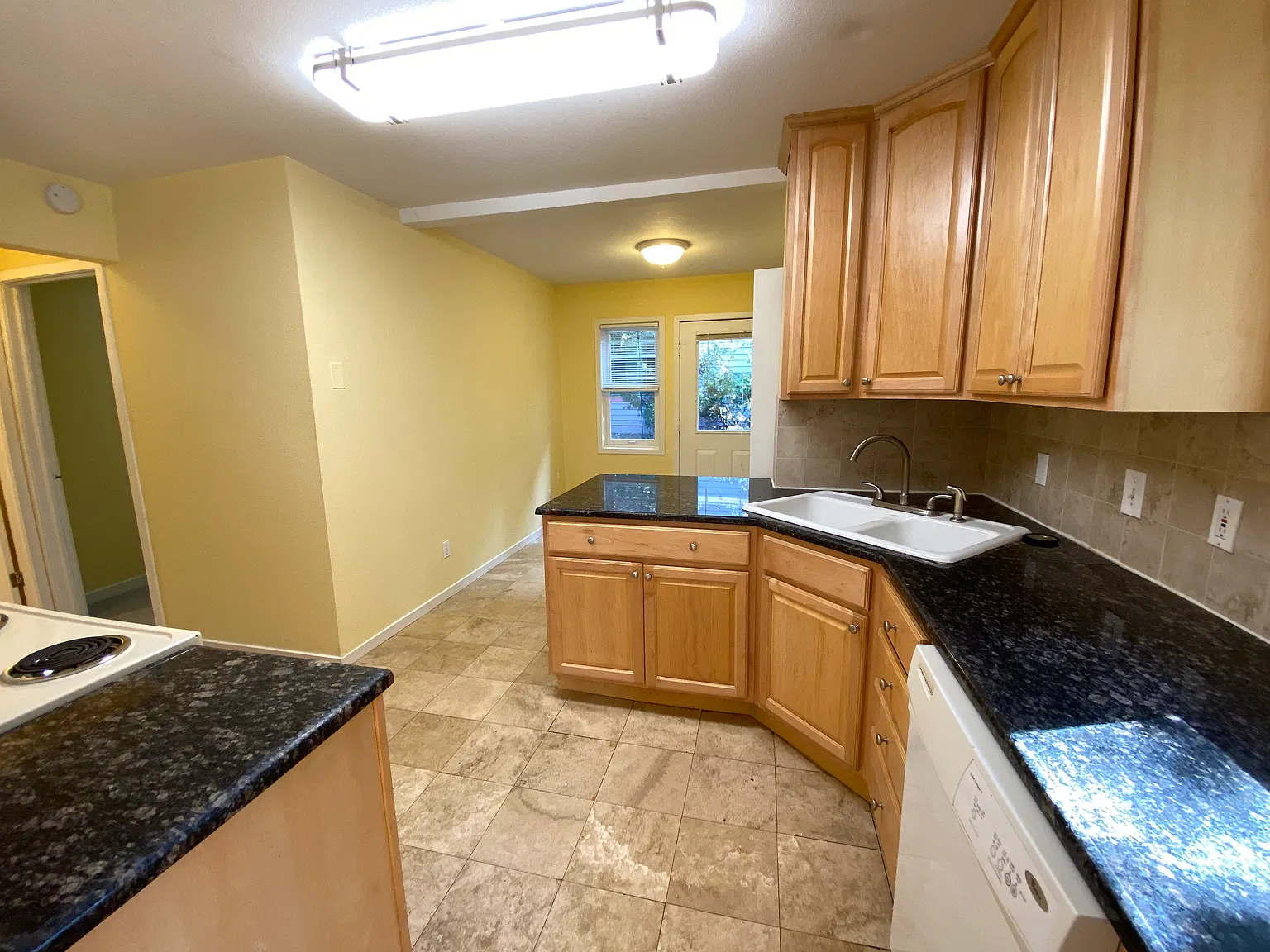 4 bed, 1200 sqft, $7,000 — Photo 2
