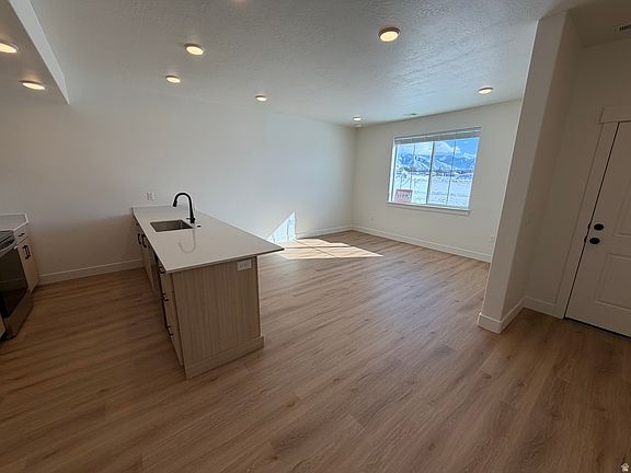 4th image of 279 W 690 N