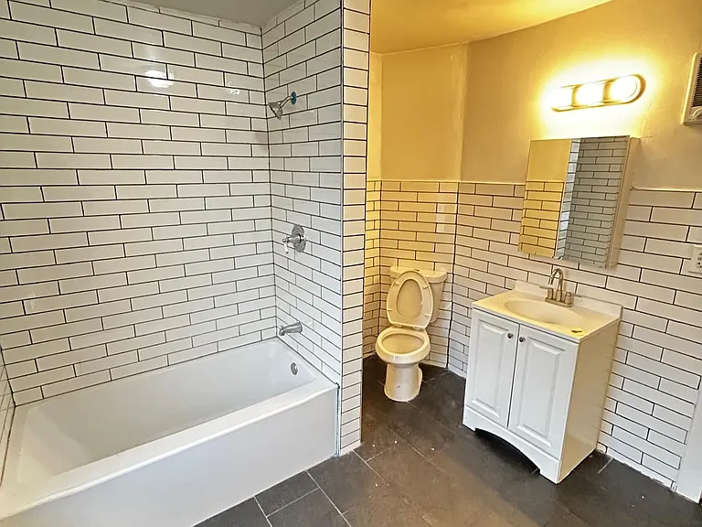 6037 Kershaw St — Photo 4