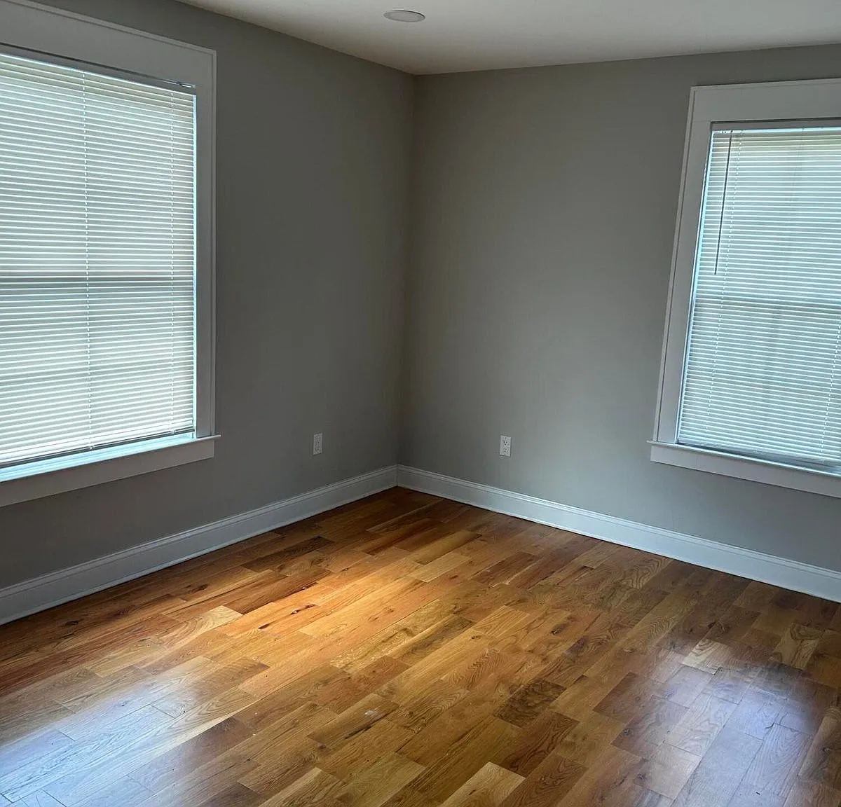 415 E 3rd Ave — Photo 3