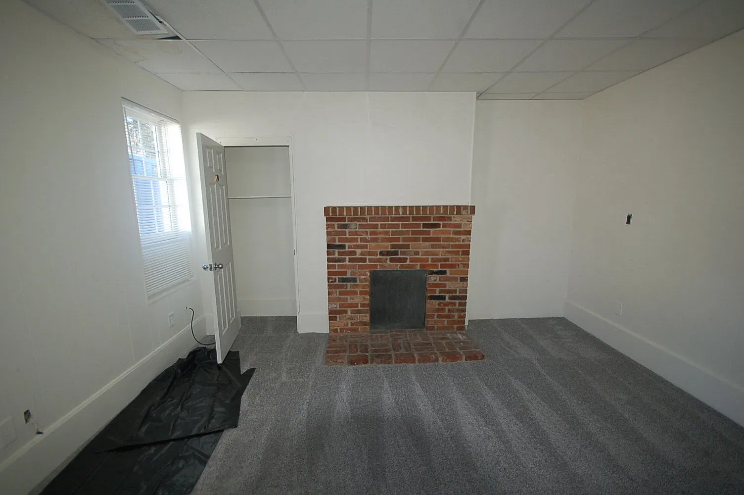 3 bed, 1.5 bath, 2304 sqft, $3,600 — Photo 3