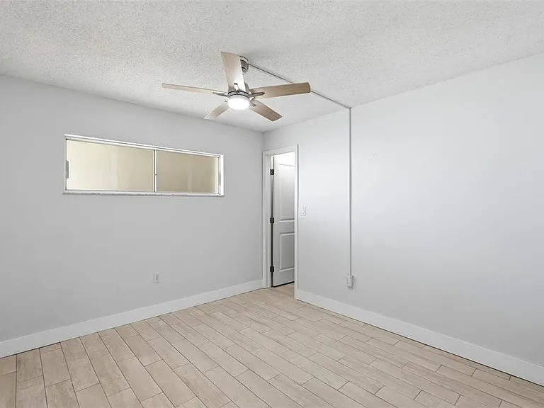 4775 Cove Cir #106 — Photo 17